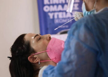 Επίσημο: Υποχρεωτικό το rapid test μέχρι τον Μάρτιο για τους ανεμβολίαστους εργαζόμενους