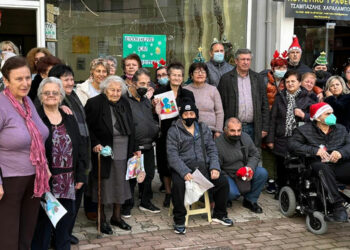 Επίσκεψη του Ειδικού Εργαστηρίου Πτολεμαΐδας στο ΚΗΦΗ με Χριστουγεννιάτικη διάθεση, ανταλλαγές δώρων και πολλά τραγούδια