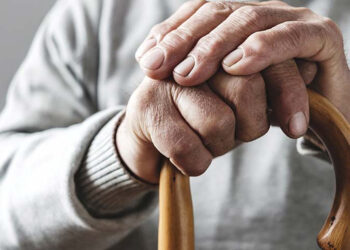 Πτολεμαΐδα: Προσποιήθηκε τον λογιστή και απέσπασε από 86χρονο 350 ευρώ