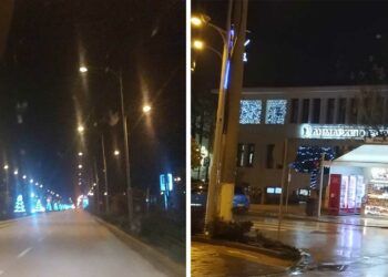 Πτολεμαΐδα: Τα γιορτινά του φόρεσε και το Δημαρχείο – Φωτισμένα δεντράκια & στη νησίδα στην είσοδο της πόλης