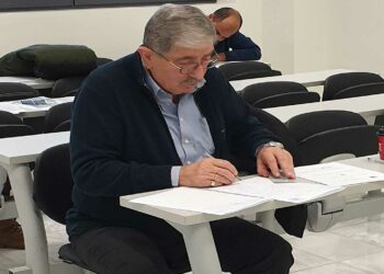 Όταν ο συνταξιούχος καθηγητής Χημικός Γιώργος Παπαδόπουλος δίνει κατατακτήριες και κάθεται ξανά στα θρανία! Η συγκινητική ανάρτηση του Πρύτανη του ΠΔΜ Θ. Θεοδουλίδη