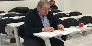 Όταν ο συνταξιούχος καθηγητής Χημικός Γιώργος Παπαδόπουλος δίνει κατατακτήριες και κάθεται ξανά στα θρανία! Η συγκινητική ανάρτηση του Πρύτανη του ΠΔΜ Θ. Θεοδουλίδη