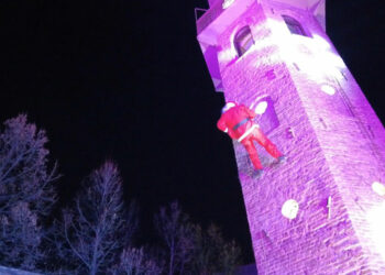 Γρεβενά: “Κομάντο” Αϊ Βασίλης και ξωτικά εμφανίστηκαν από το Ρολόι στις Χριστουγεννιάτικες εκδηλώσεις της πόλης (Βίντεο+Φωτο)