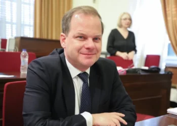 Καραμανλής: Σε εξέλιξη 125 πρότζεκτ 40 δισ. ευρώ στην Ελλάδα – «Στόχος τρένα υδρογόνου το 2025»