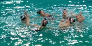 Απόλυτα πετυχημένη η Χριστουγεννιάτικη παράσταση της Καλλιτεχνικής Κολύμβησης των «Δελφινιών» (βίντεο)