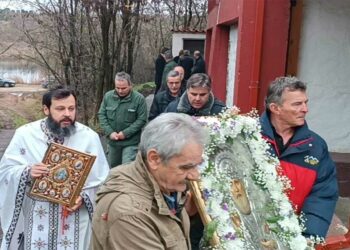 Σε κλίμα έντονης συγκίνησης, ο εορτασμός του Ιερού Ναού Αγίου Νικολάου στον έρημο πια χώρο, που άλλοτε φιλοξενούσε τον Οικισμό Κομάνου! (Ρεπορτάζ της Κούλας Πουλασιχίδου)
