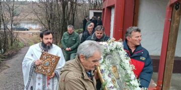 Σε κλίμα έντονης συγκίνησης, ο εορτασμός του Ιερού Ναού Αγίου Νικολάου στον έρημο πια χώρο, που άλλοτε φιλοξενούσε τον Οικισμό Κομάνου! (Ρεπορτάζ της Κούλας Πουλασιχίδου)