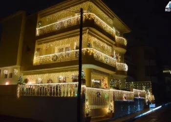 Το εντυπωσιακά στολισμένο σπίτι στην Κοζάνη φωταγωγήθηκε και φέτος– Περισσότερα από 10.000 λαμπιόνια