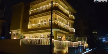 Το εντυπωσιακά στολισμένο σπίτι στην Κοζάνη φωταγωγήθηκε και φέτος– Περισσότερα από 10.000 λαμπιόνια