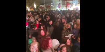 ΔΕΙΤΕ LIVE λίγο πριν τη μεγάλη συναυλία με τον Μαρτάκη και το άναμμα του δέντρου στην Κοζάνη