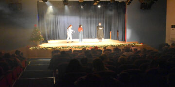 Με παιδική θεατρική παράσταση συνεχίστηκαν οι Χριστουγεννιάτικες εκδηλώσεις του Δήμου Φλώρινας