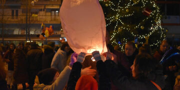 Με τα φαναράκια των ευχών γέμισε ο ουρανός της Φλώρινας