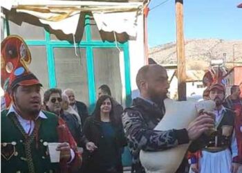 Το δρώμενο των Μωμόγερων αναβίωσε σήμερα το πρωί ο Πολιτιστικός Ποντιακός Σύλλογος Κομνηνών (βίντεο)