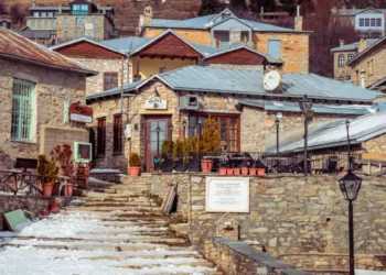 Πέντε ορεινά χωριά για να αποδράσετε την Πρωτοχρονιά – Και το Νυμφαίο!