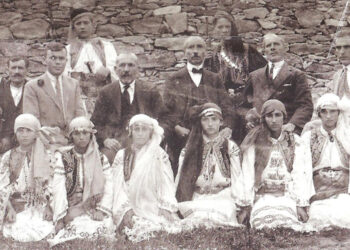 Παρακολουθώντας ποδοσφαιρικό αγώνα στο.. Εθνικό στάδιο Πτολεμαΐδος το 1952.  ΄΄Ο ΙΠΠΟΤΙΣΜΟΣ ΣΤΟ… ΜΕΓΑΛΕΙΟ ΤΟΥ΄΄!-– Από τη στήλη του Γ. Καζαντζή στον ΠΑΛΜΟ (28/12)