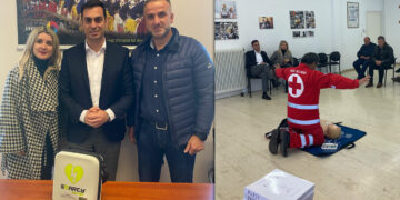 Παράδοση απινιδωτή στην κοινότητα Αιανής από την Γραμματέας Ποιότητας Ζωής και Εθελοντισμού της Ν. Δ. Πίστη Κρυσταλλίδου