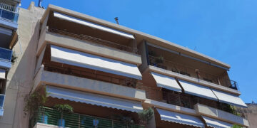 Πέταξε σακούλα με 12.000 ευρώ από το μπαλκόνι! – Νέα τηλεφωνική απάτη σε βάρος ηλικιωμένης στην Πάτρα