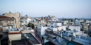 Κινηματογραφική καταδίωξη στην Κρήτη: Διαρρήκτης έκανε… παρκούρ σε ταράτσες για να ξεφύγει από την Αστυνομία – Τον κατέβασε η Πυροσβεστική