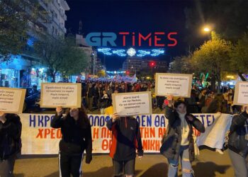 Θεσσαλονίκη: Πορεία με πλακάτ στο κέντρο για τον θάνατο του 16χρονου