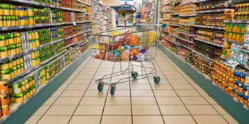 Αγίου Πνεύματος: Ανοικτά σήμερα τα σούπερ μάρκετ - Για ποιους είναι αργία