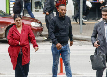 Πυροβολισμός 16χρονου: Διαφωνία εισαγγελέα – ανακριτή για την προφυλάκιση του αστυνομικού – Αποχώρησαν οι Ρομά