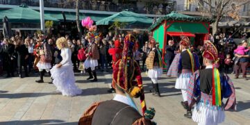 Κοζάνη: Ξεσήκωσαν την κεντρική πλατεία τα Μωμοέρια!