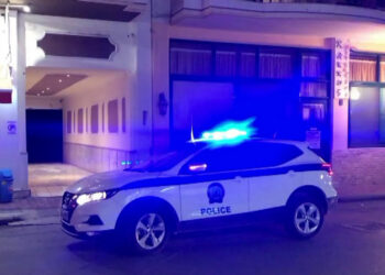 Σαββατόβραδο στην Πτολεμαΐδα: Μπήκαν από ανοιχτό παράθυρο και απέσπασαν μεγάλο χρηματικό ποσό από αυτοκίνητο