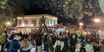 Άναψε το χριστουγεννιάτικο δέντρο στα Σέρβια