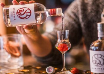 Απολαύστε το STRAWBAR Glühwein on the go! Την Τετάρτη 21/12 στη Φλώρινα