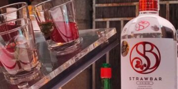 Special STRAWBAR cocktail night στο Oval Bistronomy στη Θεσσαλονίκη