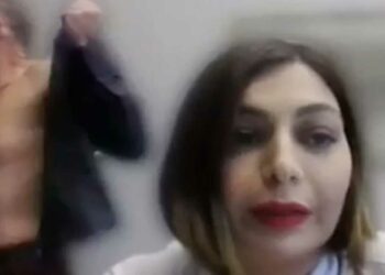 VIDEO: Βουλευτής του MέΡΑ25 μιλούσε στη Βουλή μέσω κάμερας και από πίσω ο Κλέων Γρηγοριάδης έκανε… στριπτίζ!