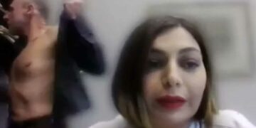 VIDEO: Βουλευτής του MέΡΑ25 μιλούσε στη Βουλή μέσω κάμερας και από πίσω ο Κλέων Γρηγοριάδης έκανε… στριπτίζ!