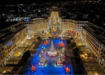 Θεσσαλονίκη: Ο Πέτρος Ιακωβίδης στη φωταγώγηση του Χριστουγεννιάτικου δέντρου