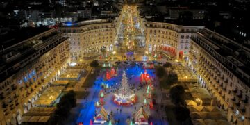 Θεσσαλονίκη: Ο Πέτρος Ιακωβίδης στη φωταγώγηση του Χριστουγεννιάτικου δέντρου