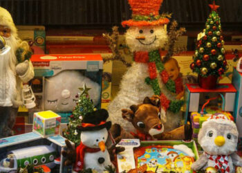 Το εορταστικό «καλάθι του νοικοκυριού»: Οι 4 επιπλέον κατηγορίες και τα 10 προϊόντα στο καλάθι με τα παιχνίδια