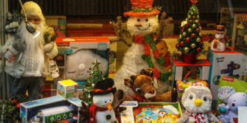 Το εορταστικό «καλάθι του νοικοκυριού»: Οι 4 επιπλέον κατηγορίες και τα 10 προϊόντα στο καλάθι με τα παιχνίδια