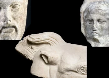 Ο Πάπας Φραγκίσκος δωρίζει θραύσματα του Παρθενώνα στην Ελλάδα