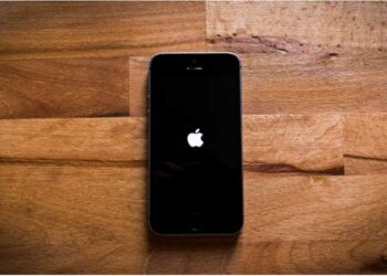 Βόλος: Χάκαραν κινητό και  έκλεψαν 4.000 ευρώ, πώς την «πάτησε» με το Face ID