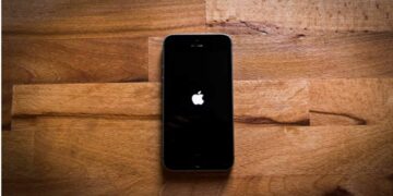 Βόλος: Χάκαραν κινητό και έκλεψαν 4.000 ευρώ, πώς την «πάτησε» με το Face ID