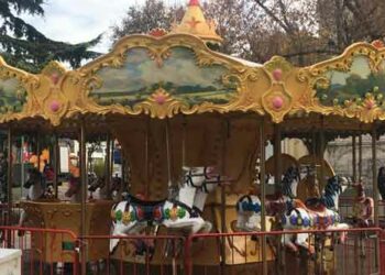 Καρουζέλ και pony στην Κεντρική Πλατεία της Κοζάνης για τις γιορτές- Στα 3 ευρώ το εισιτήριο