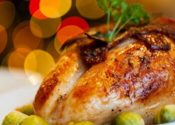 ΕΟΔΥ: Συμβουλές για ασφαλή χειρισμό του κρέατος κατά την προετοιμασία του χριστουγεννιάτικου γεύματος