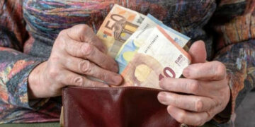 Υπογράφτηκε η ΚΥΑ για αύξηση κατά 7,75% στις κύριες συντάξεις από 1/1/23