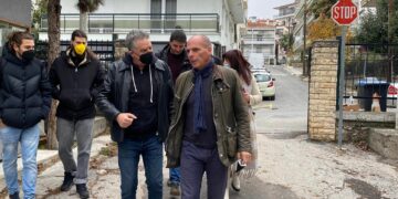 Βαρουφάκης: «Έγκλημα της Μητσοτάκης Α.Ε. η κατάργηση του ΕΣΥ- Επίδομα καταστολής σε όσους αφαιρούν ζωές»