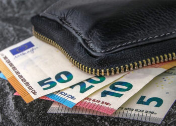 Αύξηση Κατώτατου μισθού: Πρώτο 10ήμερο του Μαρτίου κλειδώνει η αύξηση