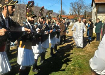 Οι Μωμόγεροι ξεσήκωσαν τα Αλωνάκια(VIDEO&φώτο)