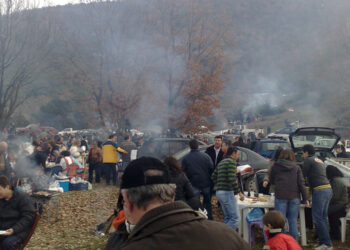 Αναβίωση εθίμου λουκανικοφαγίας στο Βελβεντό
