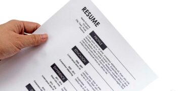 Η εξέταση των βιογραφικών… – Από τη στήλη ΑΝΕΜΟΔΕΙΚΤΗΣ (20/1)