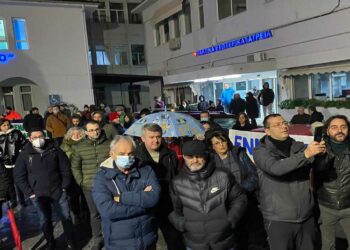 ΕΙΝΔΥΜ: «Δεν θα τους αφήσουμε να παίζουν στα ζάρια τις ζωές των ασθενών μας»  – Διαμαρτυρία στο Μαμάτσειο για τη στελέχωση Παιδιατρικών Κλινικών