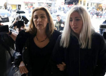Δίκη Άλκη: «Είμαι η μητέρα του Άλκη. Κοιτάξτε με» είπε η μητέρα στους 12 κατηγορούμενους (VIDEO)