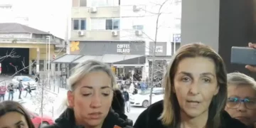 Θεσσαλονίκη – Ανατριχίλα στη δίκη για τη δολοφονία του Άλκη: «Είμαι η μάνα, σηκώστε το κεφάλι»